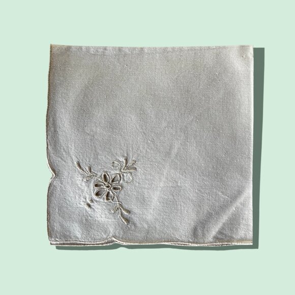 8 Pale Pink Embroidered Cotton Napkins Cutwork Scalloped Edges 15.25x15.25 - Picture 2 of 14